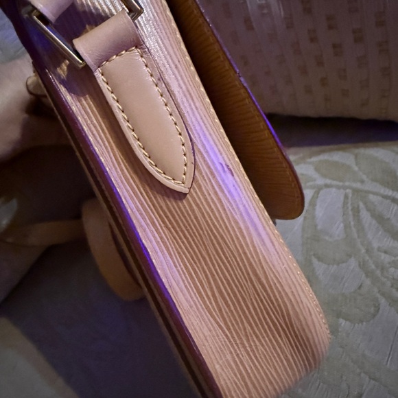 Louis Vuitton Saint Cloud GM Epi Shoulder Bag with COA EUC - Picture 7 of 16